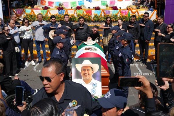 Indignación y reclamos de justicia despiden a alcalde de Uruapan