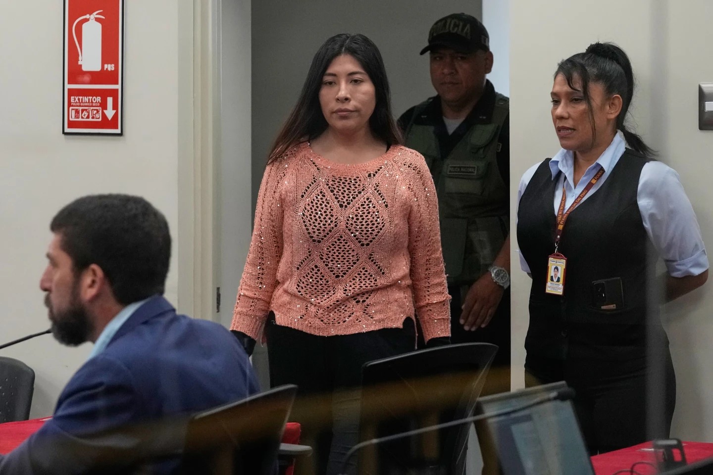 Perú rompe relaciones con México tras asilo a Betssy Chávez