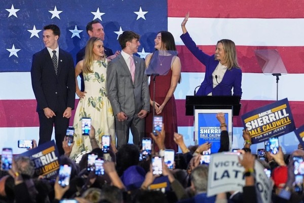 Democrats Win Key races, Spotlighting Economic Struggles for Trump