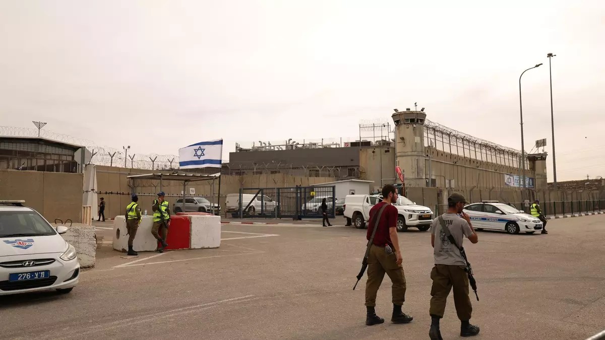Israel mantiene a palestinos en prisión subterránea sin luz ni juicio
