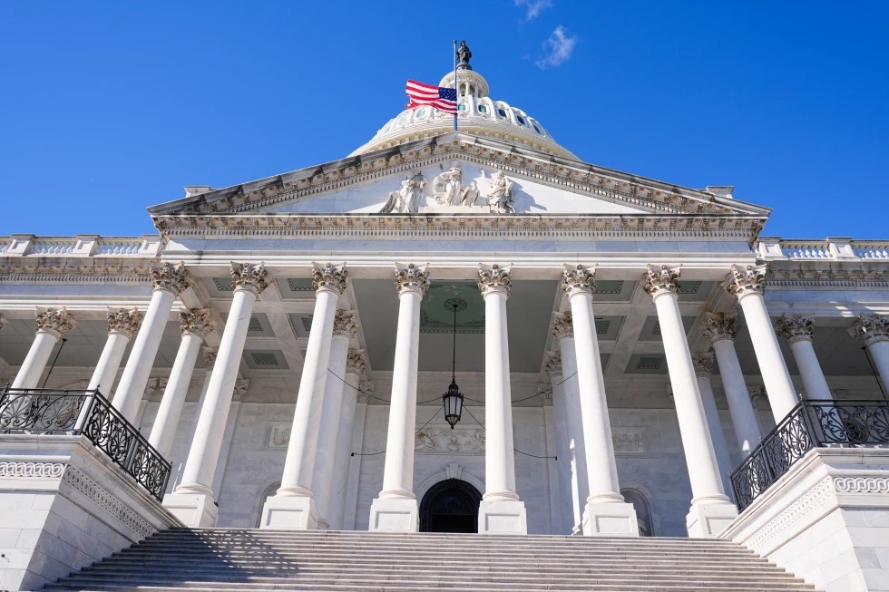Senado de EEUU da primer paso para poner fin al cierre del gobierno