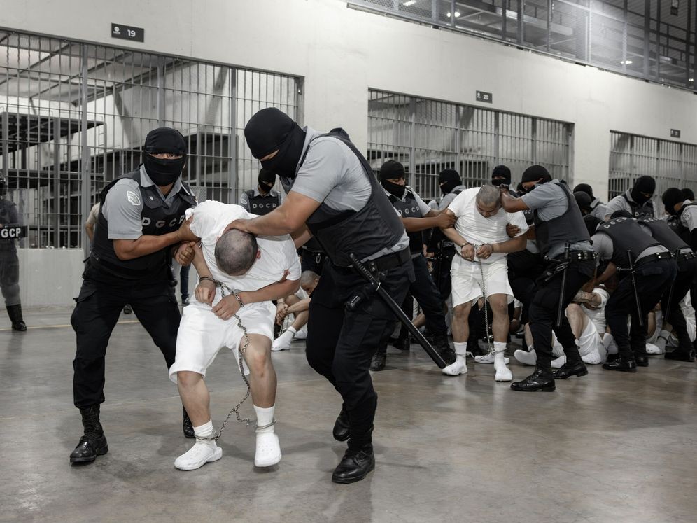 Informe de HRW denuncia tortura a venezolanos deportados por EE UU