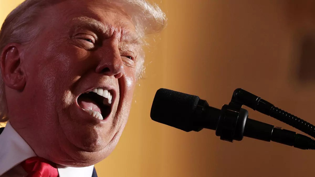 Trump, acorralado por la economía, muestra su lado más ultra