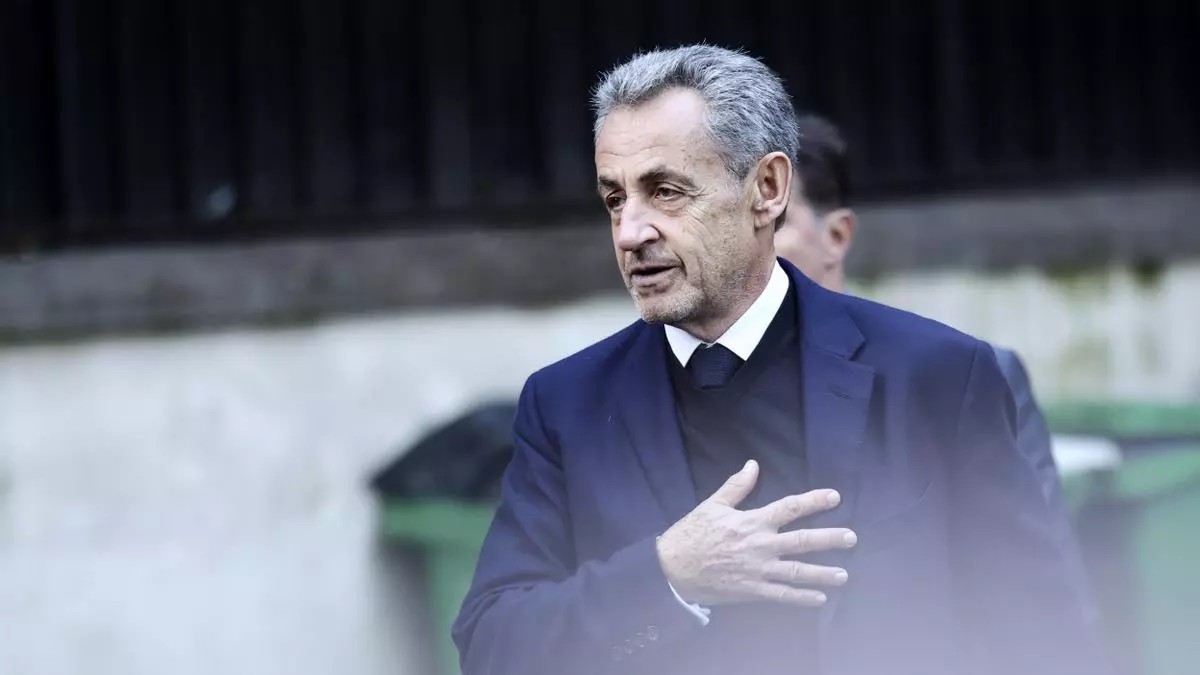 Nicolas Sarkozy pasa 20 días en la cárcel y escribe un libro