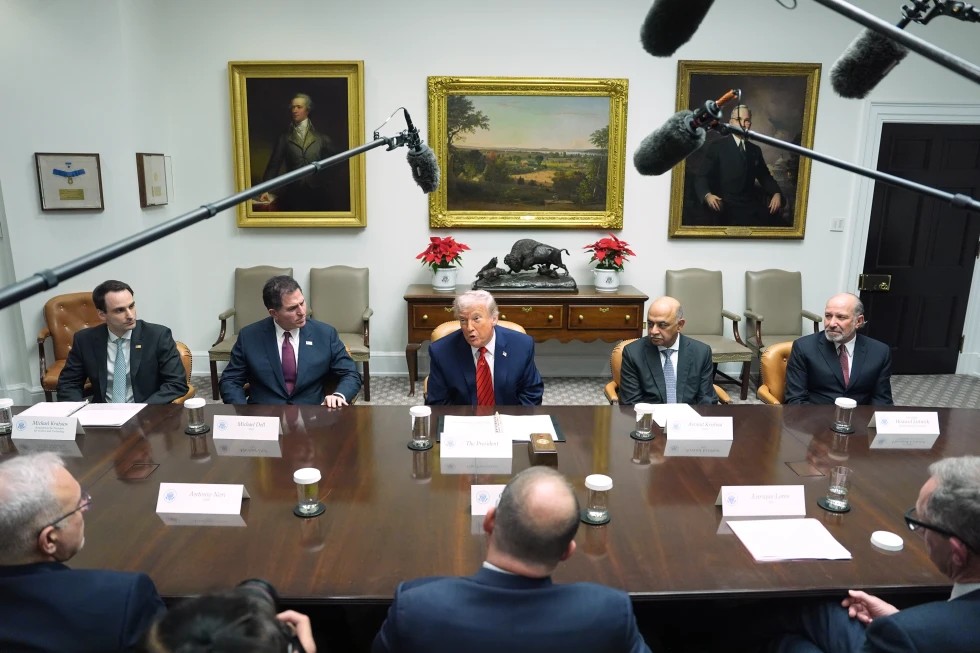 “Tarjeta dorada” de Trump ofrece estatus legal por 1 millón de dólares