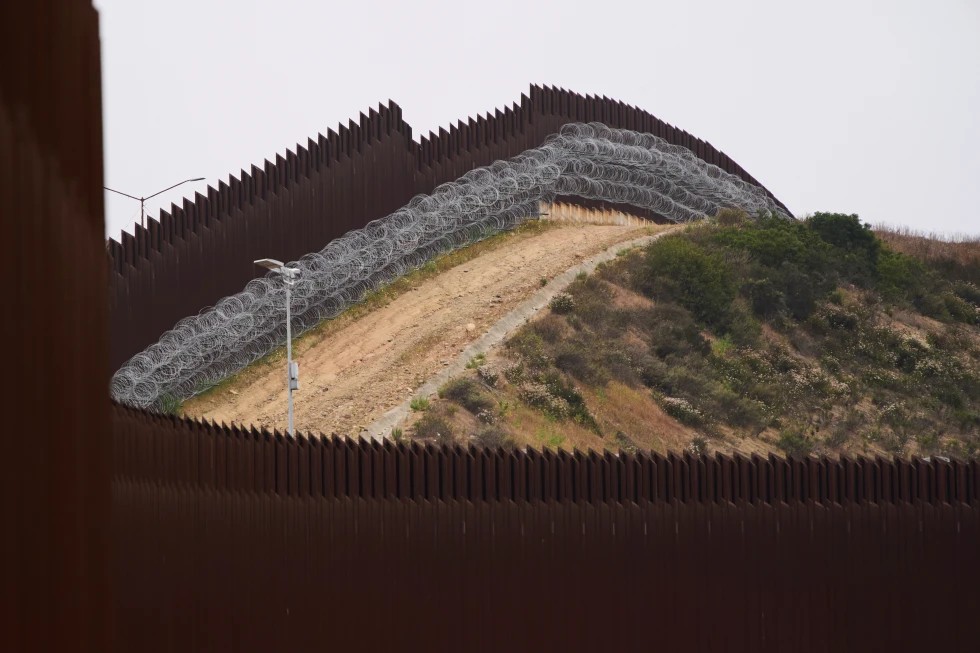 Trump añade zona militarizada a la frontera de California con México