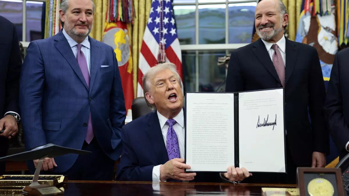 Trump frena regulaciones estatales de IA para competir con China