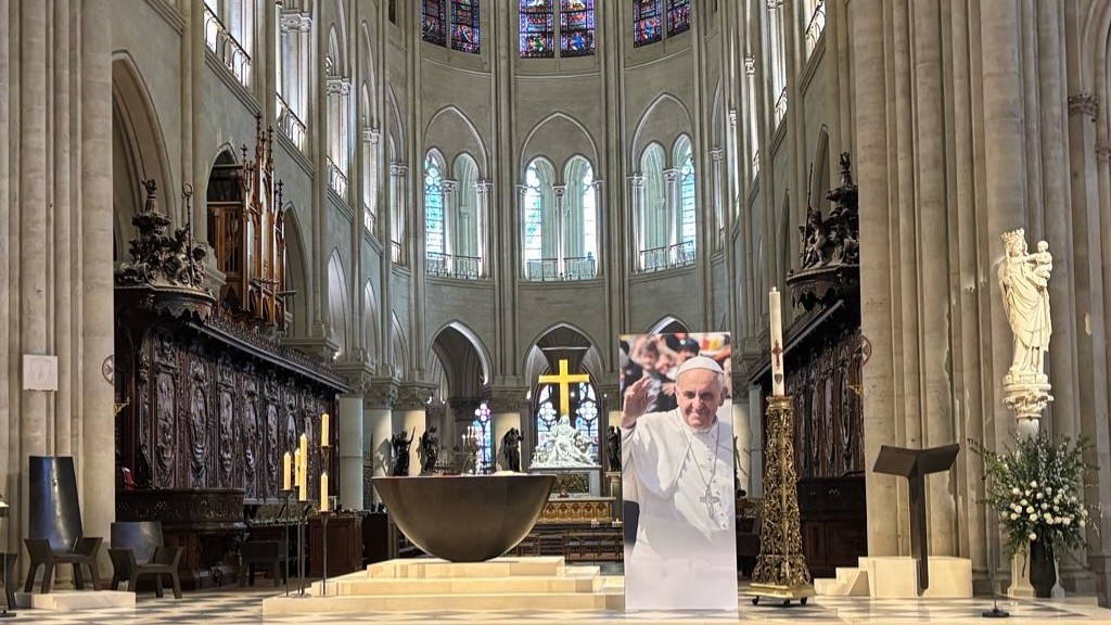 A picture of Pope Francis at the Presbyterium of Notre-Dame Cathedral in Paris marks his passing, April 21, 2025. From the Cathedral's Facebook profile. 