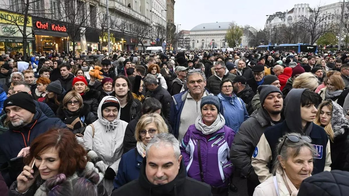 Miles exigen dimisión de Orbán por abusos infantiles en Hungría