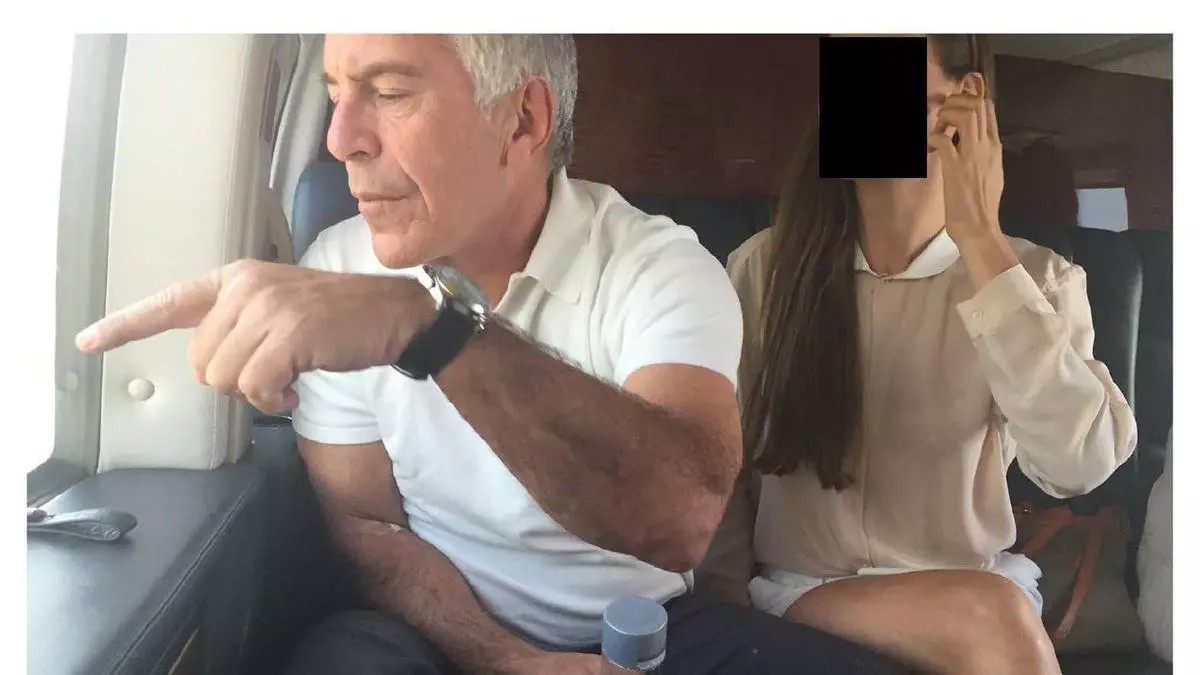 Trump voló al menos ocho veces en el avión privado de Epstein
