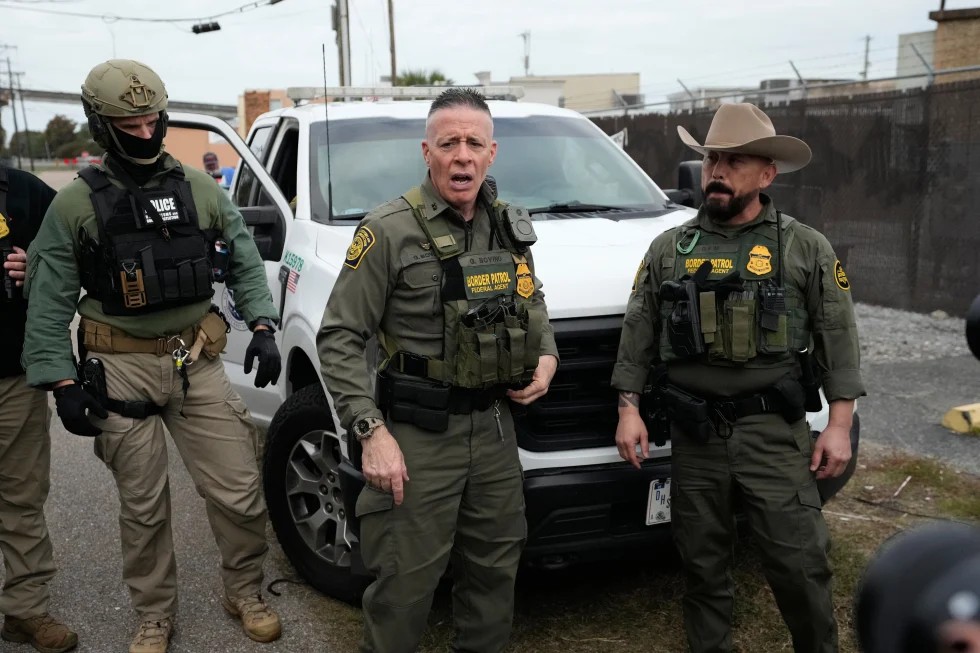 Justicia demanda a Illinois por leyes que protegen a migrantes