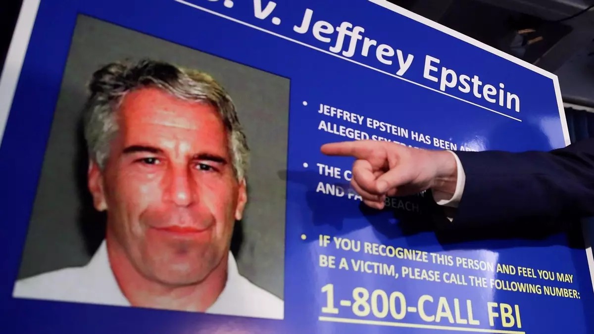 Tachones de los archivos Epstein se descifran y circulan en redes