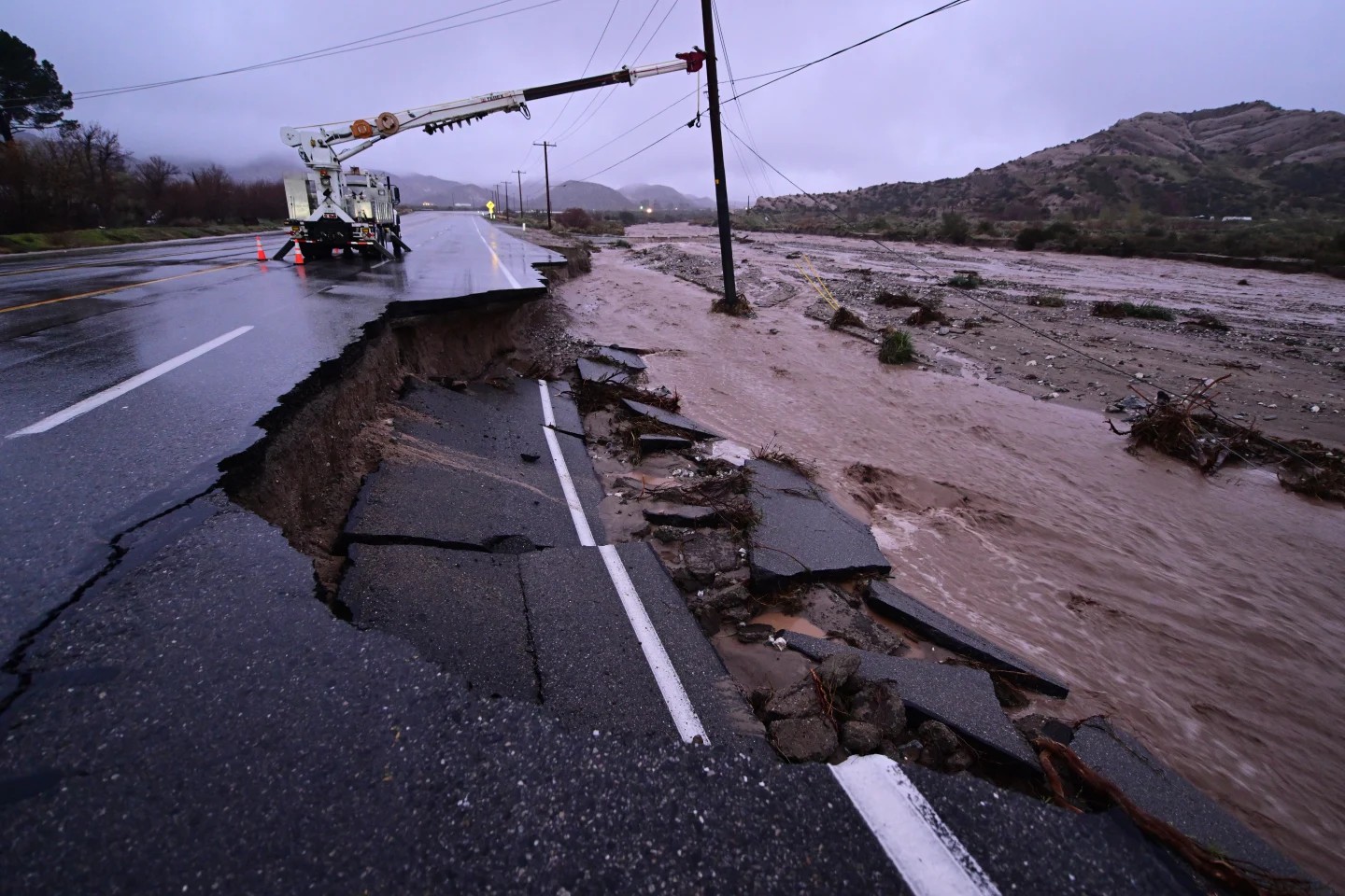 Tormentas amenazan más lluvias en Navidad en el sur de California
