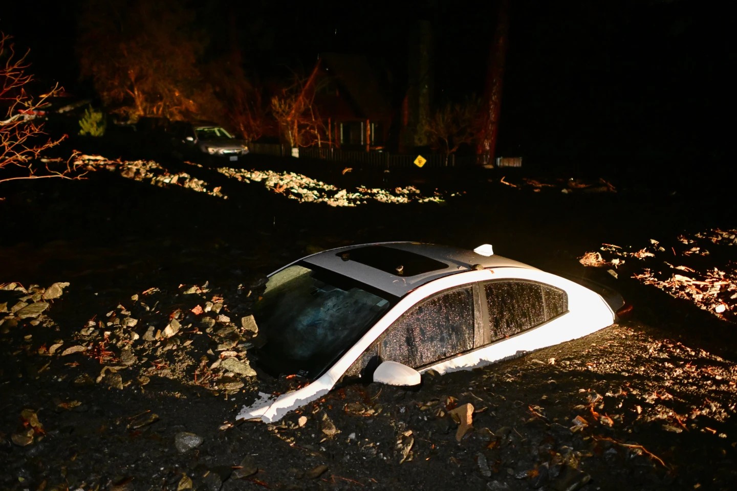 Tormentas amenazan más lluvias en Navidad en el sur de California