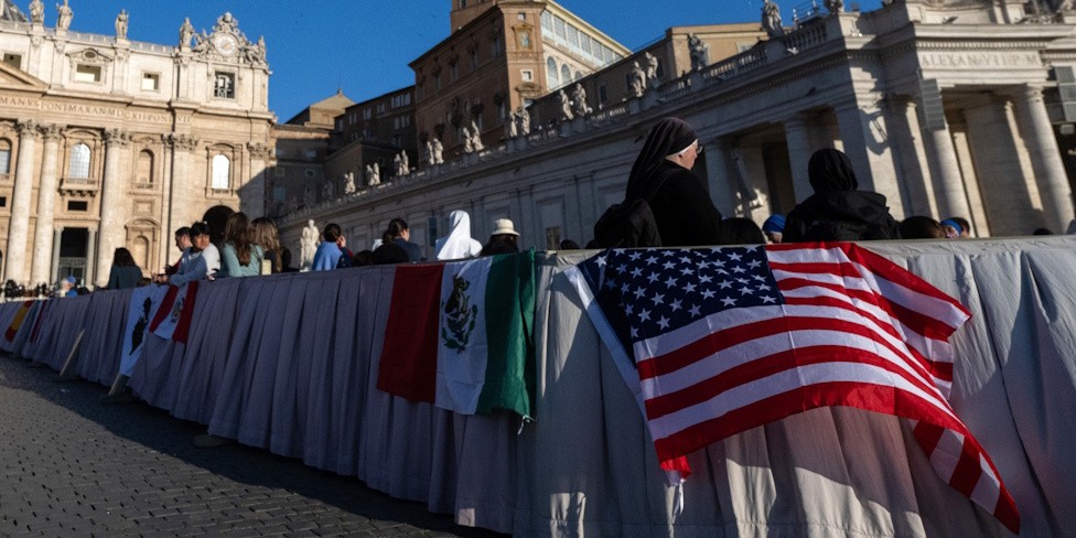 Flags of Mexico and the United States at Saint Peter's square, Rome, before Pope Leo XIV's inauguration Mass, May 19, 2025. Picture by Mazur/cbcew.org.uk @ www.flickr.com/photos/catholicism/54528415987/in/photostream/ Flags of Mexico and the United States at Saint Peter's square, Rome, before Pope Leo XIV's inauguration Mass, May 19, 2025. Picture by Mazur/cbcew.org.uk @ www.flickr.com/photos/catholicism/54528415987/in/photostream/
