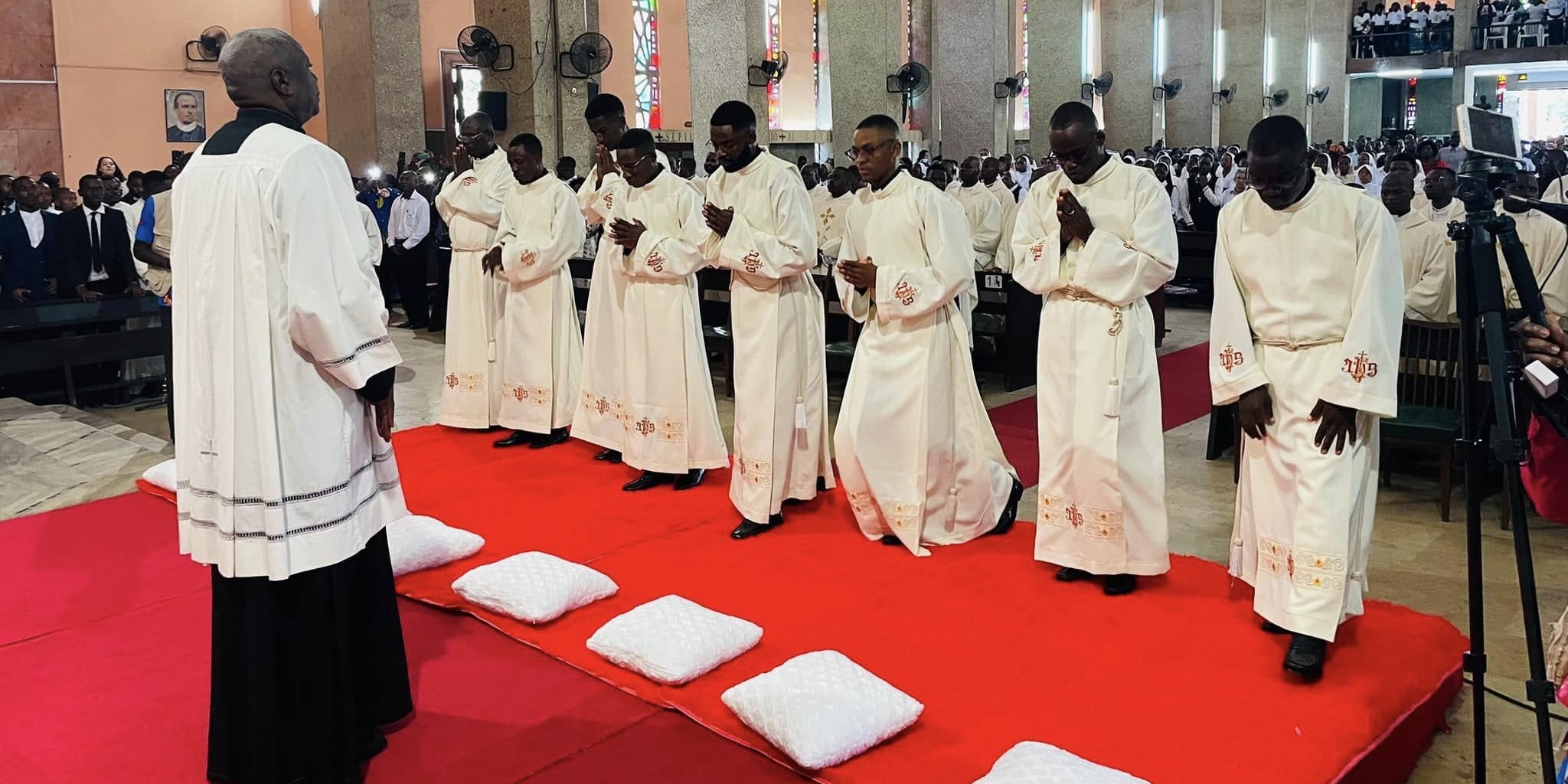 Eight Angolan seminarians about to the ordained as deacons in Luanda, February 10, 2024. Social media of the Archdiocese of Luanda. 