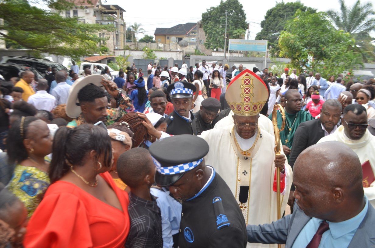 Holding a crosier, Cardinal Fridolin Ambongo walks among cheering Catholics before Mass in Kinshasa, December 26, 2025. From the Kinshasa archdiocesan social media. 