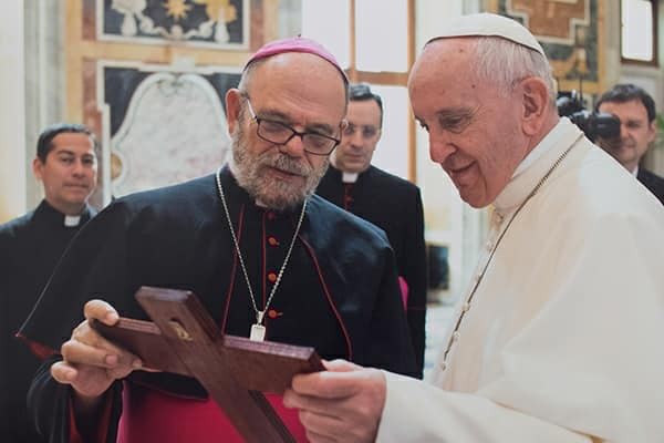 Pope Francis receives a religious icon from then-bishop of Callao, José Luis del Palacio, during his Ad Limina visit to Rome, May 2017. From the diocese of Callao social media. 