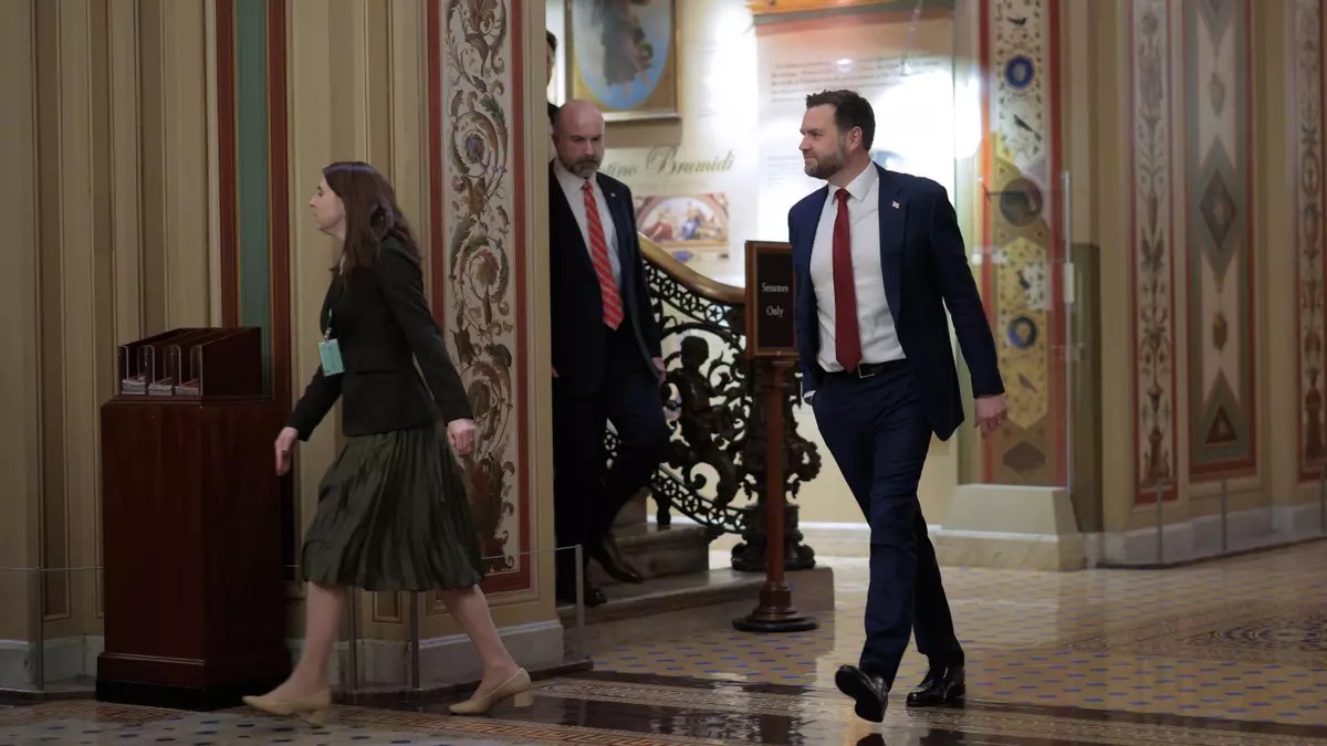 Republicanos del Senado bloquean límites a poderes de guerra de Trump