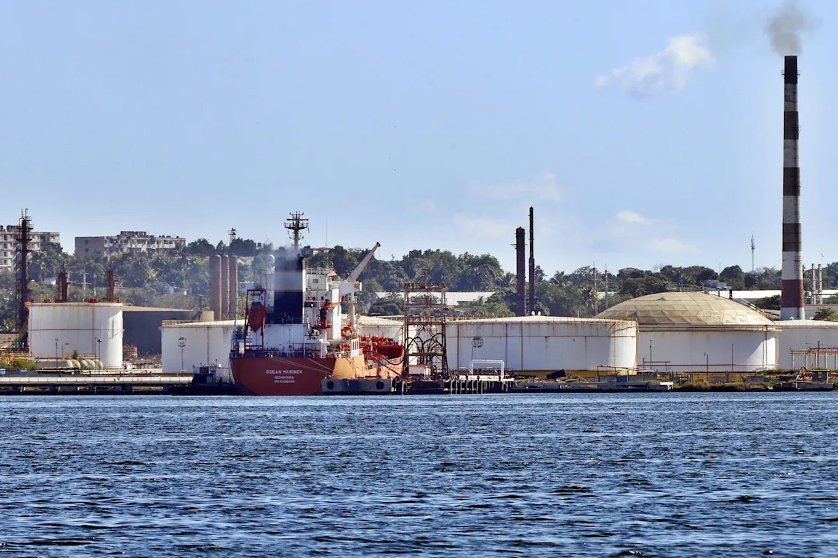 El petróleo a Cuba, el error estratégico de la 4T