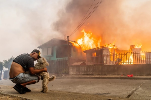 Incendios forestales en Chile dejan 19 muertos y 50, 000 evacuados
