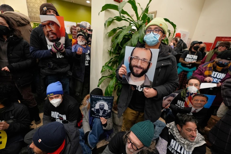 Decenas de manifestantes contra redadas detenidos en Manhattan
