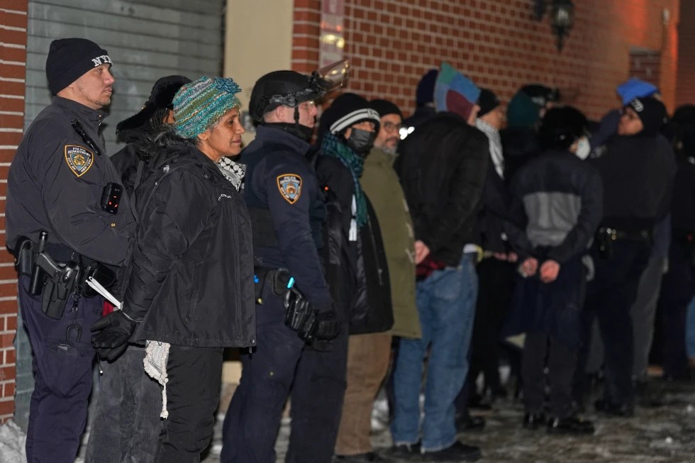 Decenas de manifestantes contra redadas detenidos en Manhattan