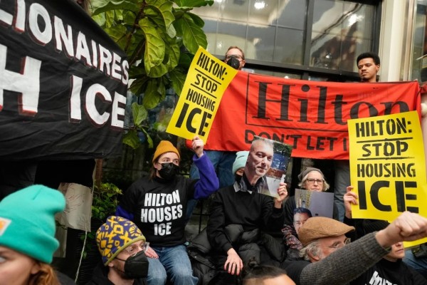 Decenas de manifestantes contra redadas detenidos en Manhattan