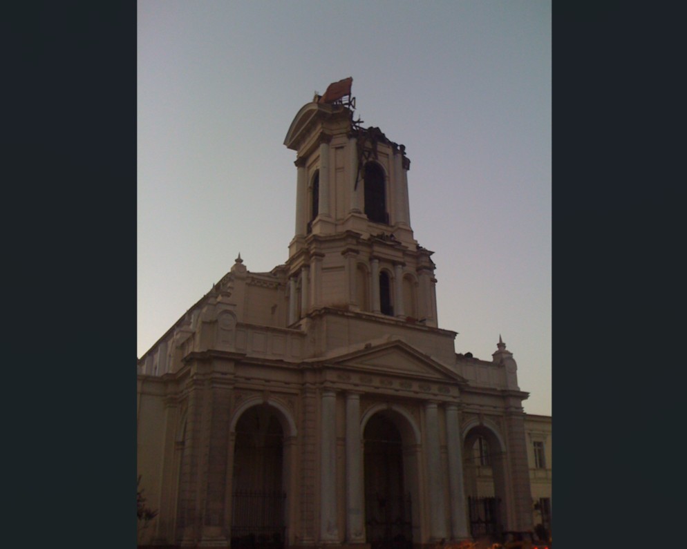 Church of the Divine Providence, Santiago de Chile, after the 2010 earthquake. Picture by Julio Costa @ www.flickr.com/photos/julio_costa/4391738965/in/photostream/ 