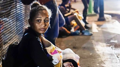 Migrar siendo mujer: el viaje donde el Estado falla
