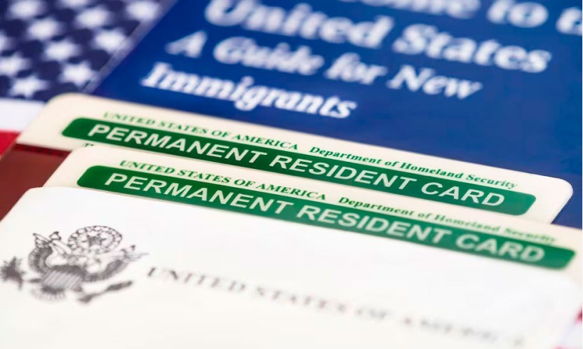 EEUU cierra préstamos federales a titulares de ‘green card‘