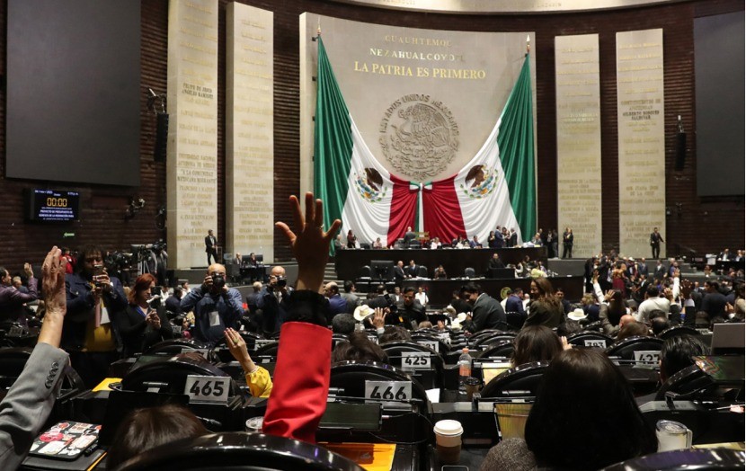 Migrantes reales vs. políticos impostores