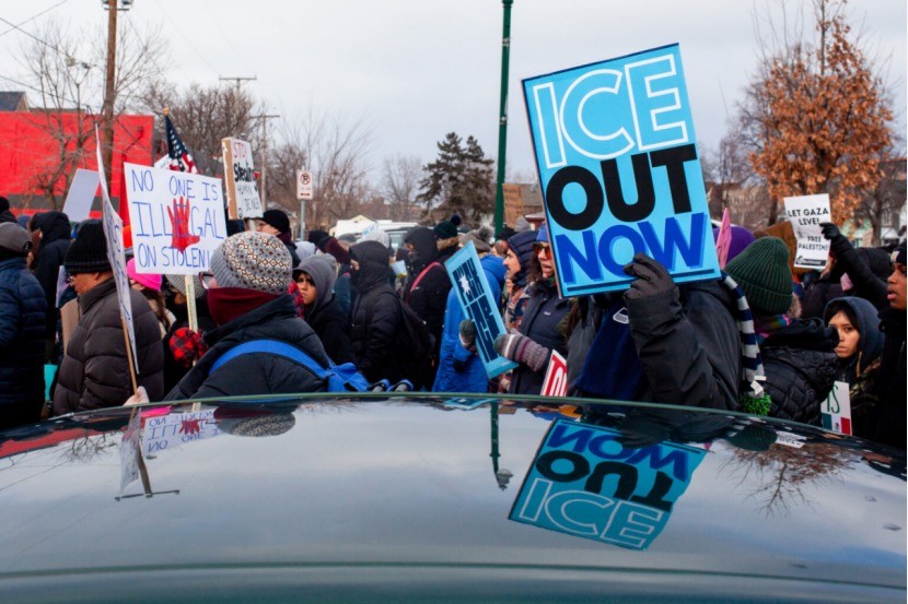 Mujeres al frente de la mayor resistencia civil contra ICE en EEUU