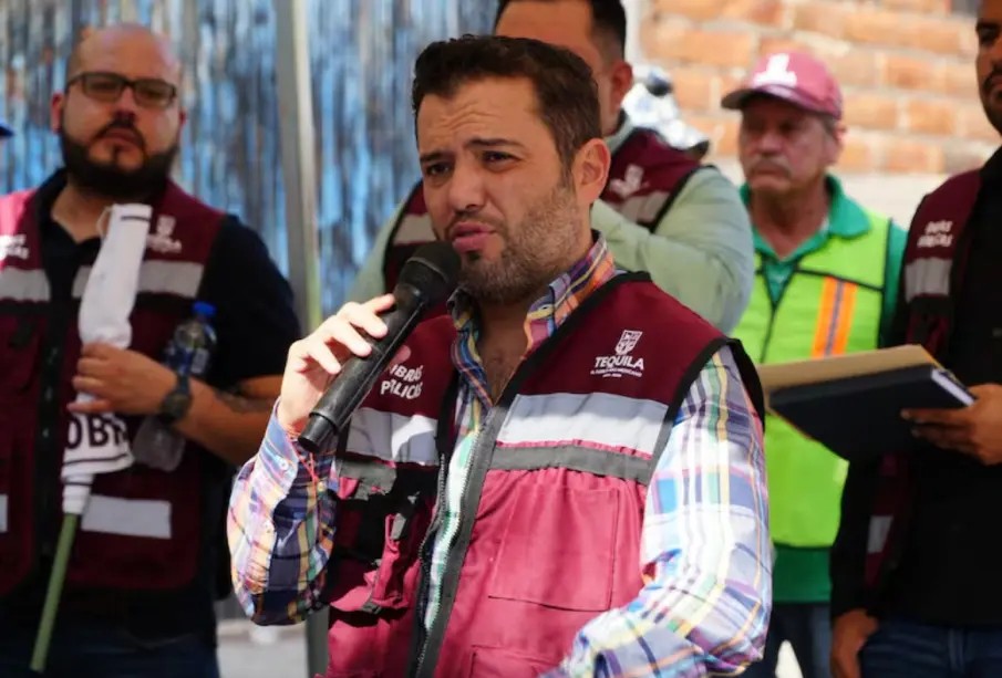 Corrupción devora Morena: alcalde cae en Operación Enjambre