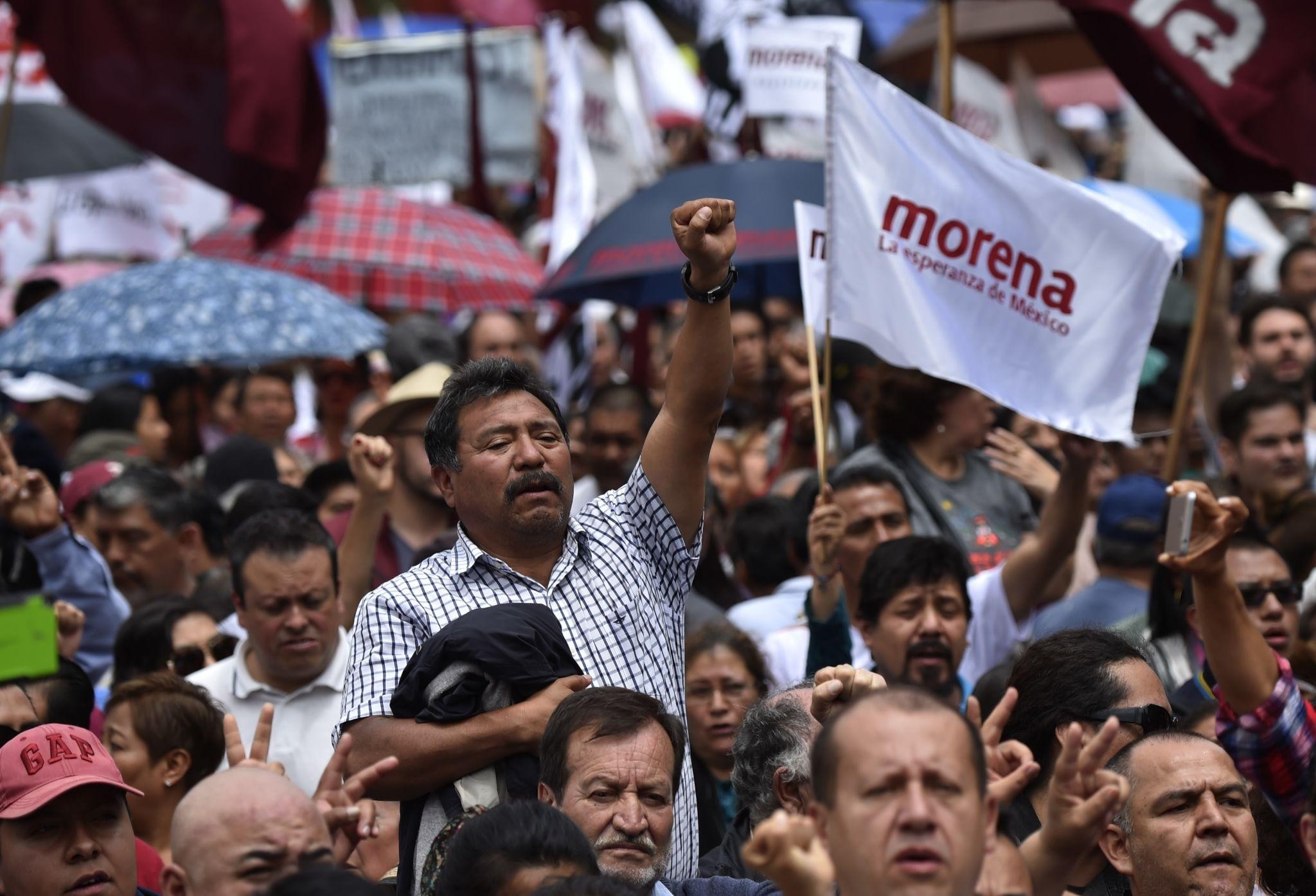 La crónica de la muerte anunciada de un monstruo político en el poder