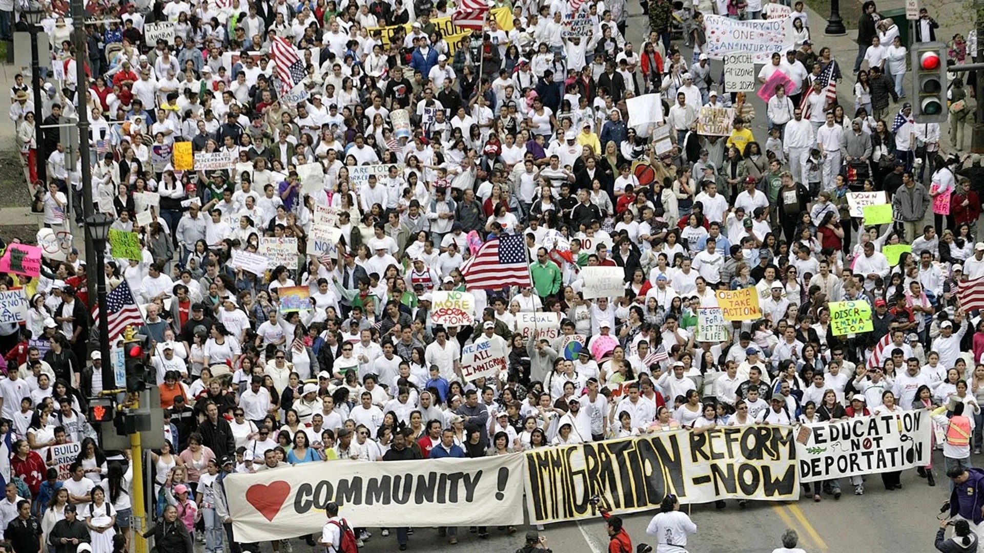 Migración organizada: el nuevo poder social que redefine la democracia