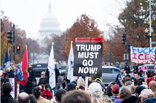 Oposición demócrata lanza transmisión alterna al discurso de Trump