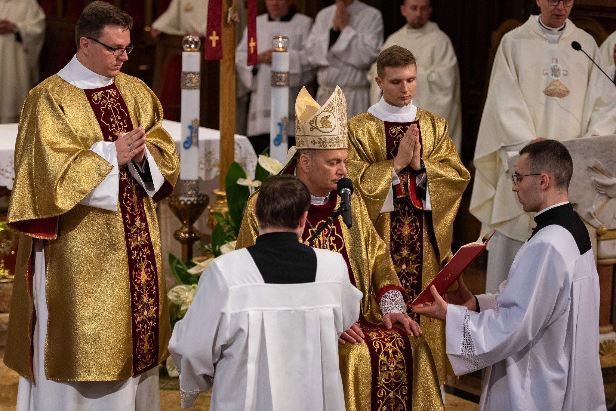 At center, wearing a miter, Grzegorz Kaszak, the now emeritus bishop of Sosnowiec, Poland, while presiding a ceremony at what used to be his cathedral, June, 2022. From the social media of the diocese of Sosnowiec. 