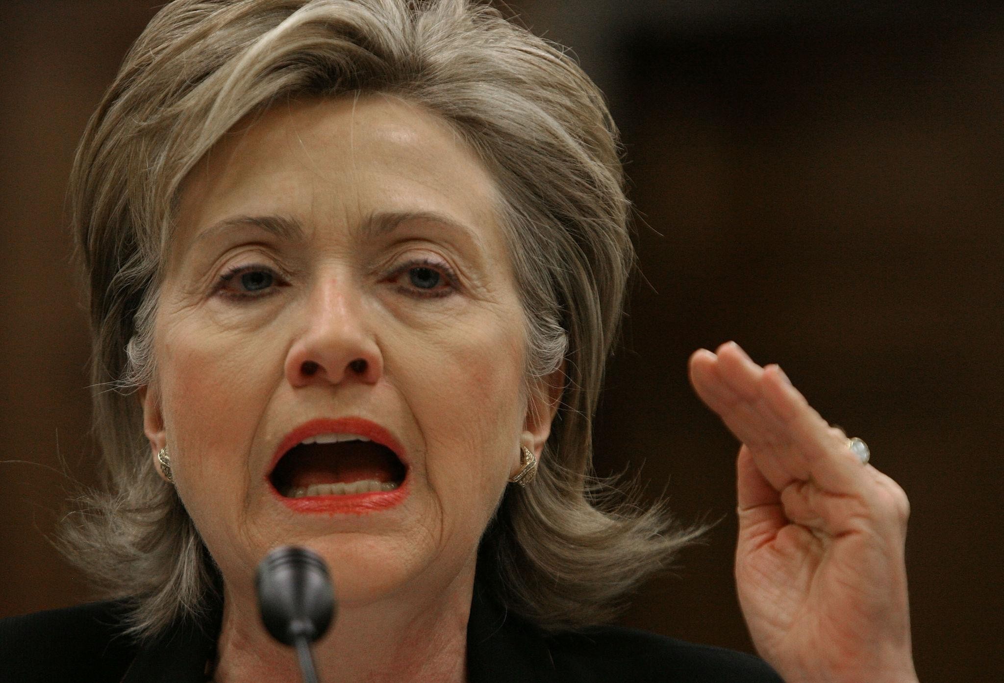 Hillary Clinton niega vínculos con Epstein y acusa maniobra política