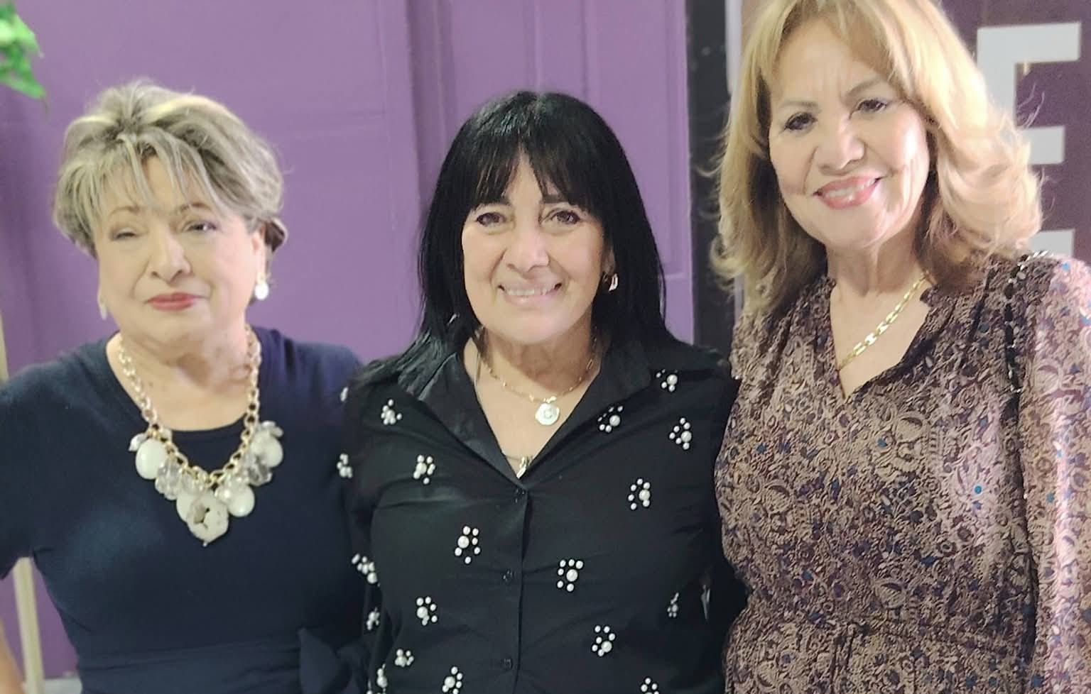 Destacadas mujeres en el evento de Mujer a Mujer Internacional en Honduras. Al centro, Itsmania Platero, defensora de derechos humanos. Destacadas mujeres en el evento de Mujer a Mujer Internacional en Honduras. Al centro, Itsmania Platero, defensora de derechos humanos.
