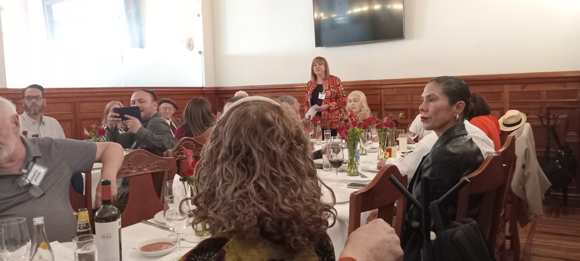 Standing and addressing a meeting of the Mexican survivors' NGO Spes Viva in Mexico City, professor Alicia Martínez Garza, March 7, 2026. Image: RSN. 