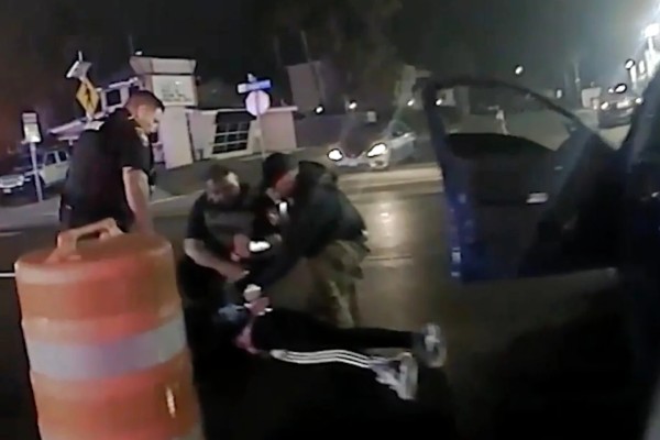 Nuevo video contradice versión oficial sobre tiroteo del ICE en Texas