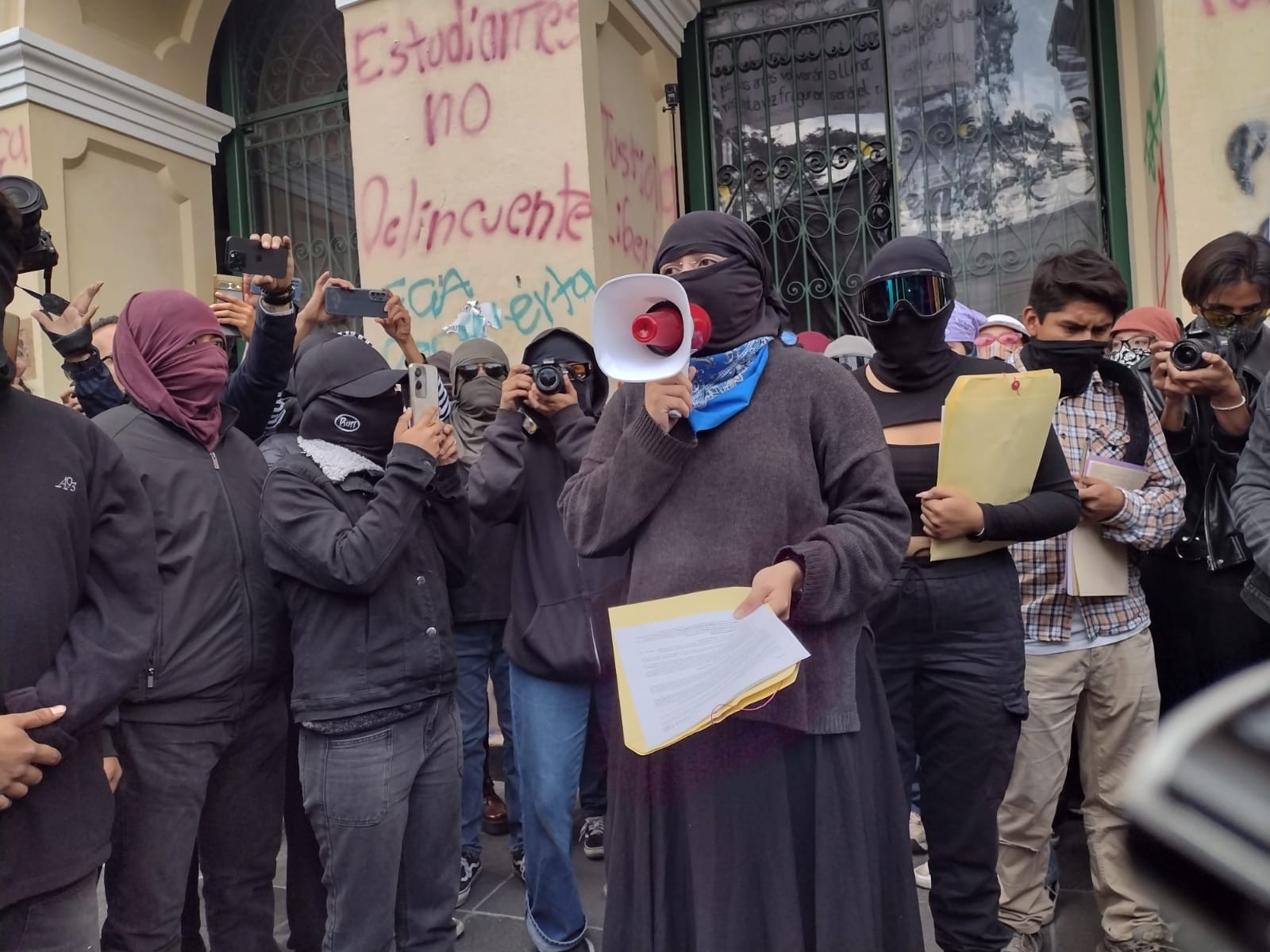 Alumnas de la UAEM denuncian desinterés en violencia tras feminicidios