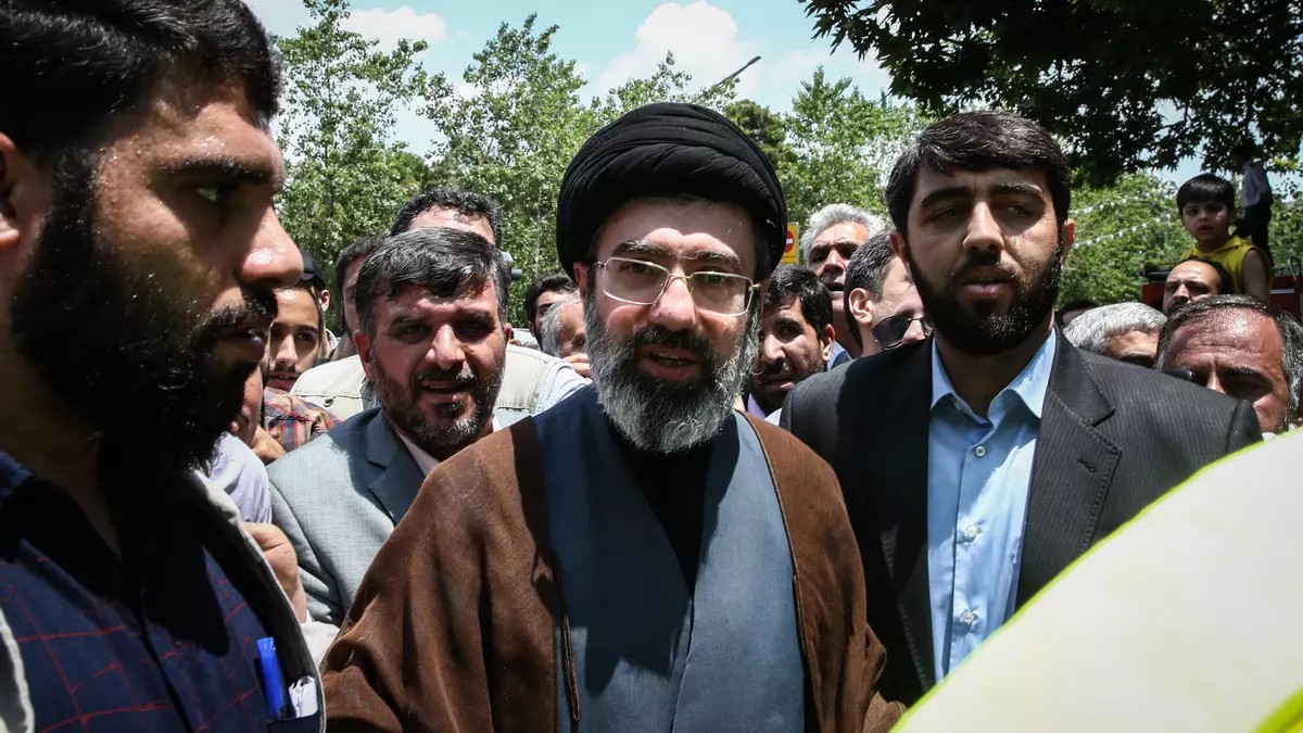 Líder supremo de Irán amenaza: “debemos bloquear el estrecho de Ormuz“