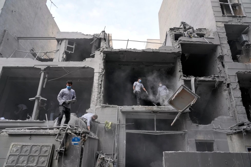 Israel ataca Irán y Líbano; Irán responde contra vecinos del Golfo