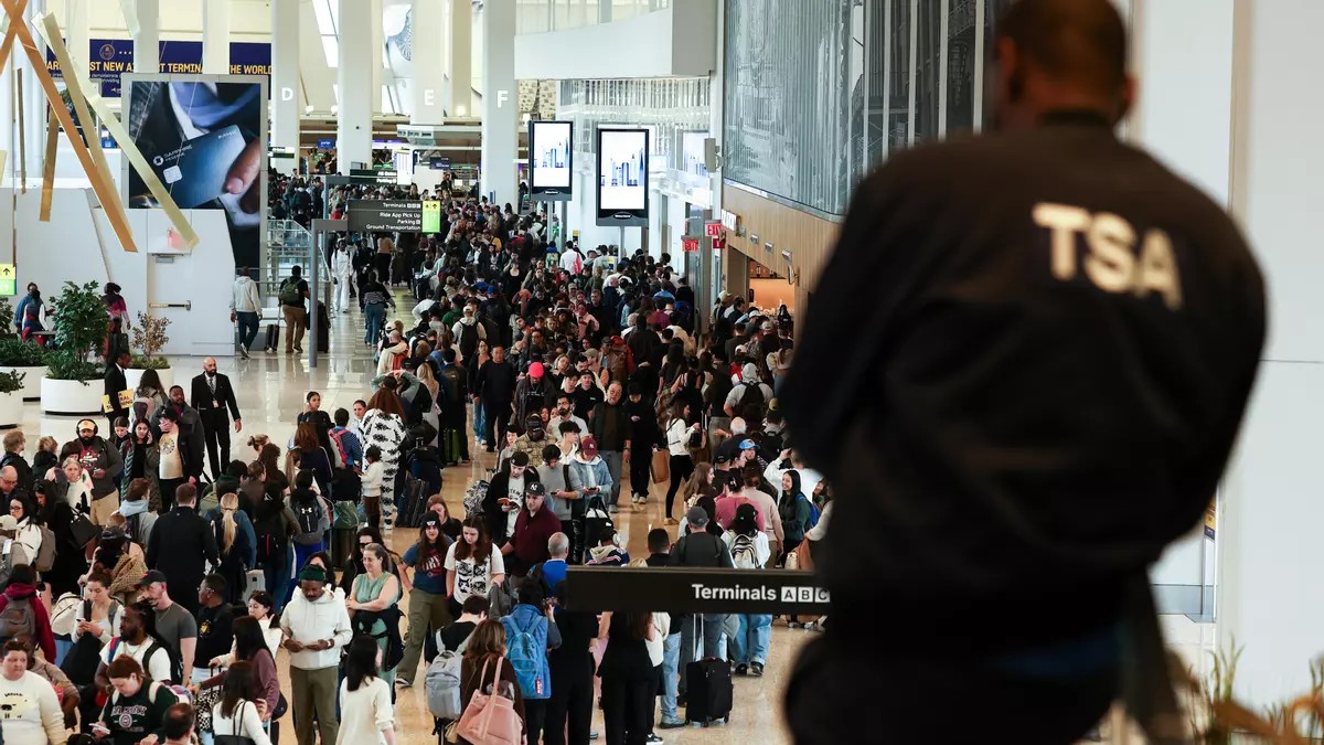 Trump despliega ICE en aeropuertos por crisis de seguridad nacional