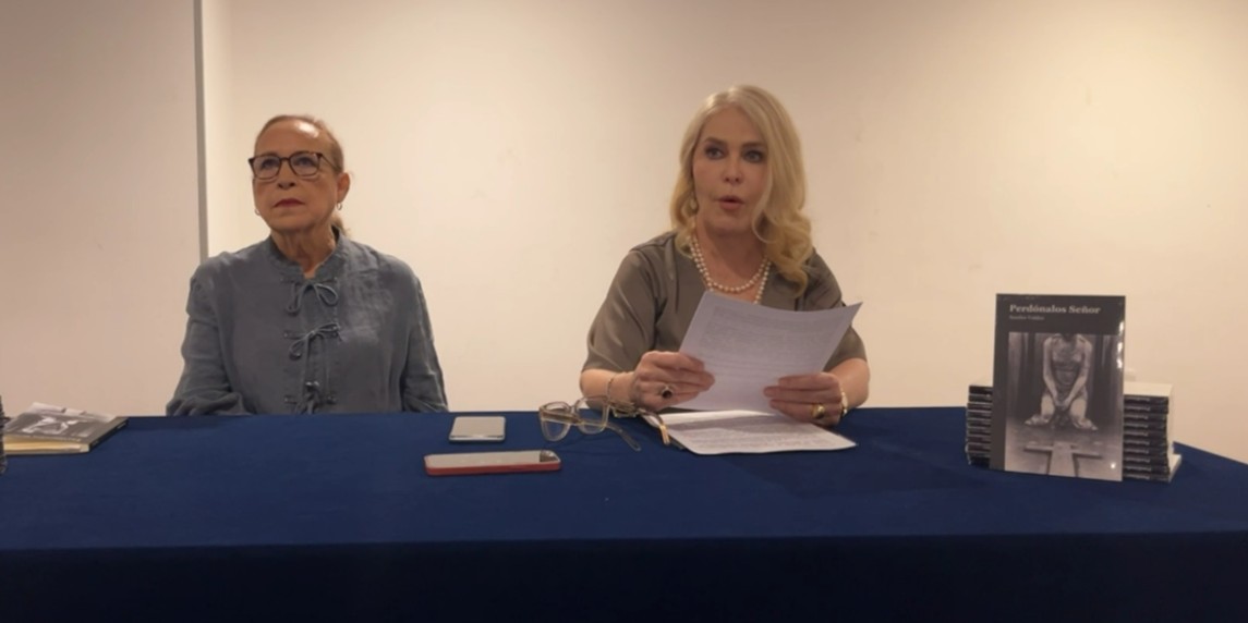 A la derecha, Cristina Sada Salinas, dirigente de Spes Viva, durante la presentación del libro de Sandra Valdez, Monterrey, México, 24 de marzo de 2026.