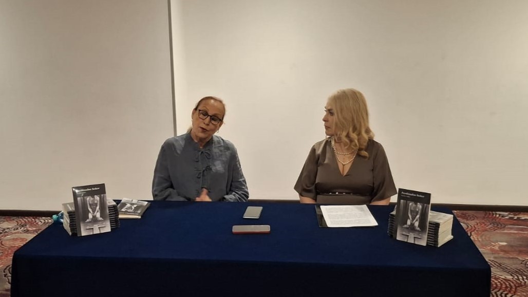Sandra Valdez (izquierda) y Cristina Sada Salinas durante la presentación del libro Perdónalos, Señor en Monterrey, México, 24 de marzo de 2026, redes sociales de Spes Viva.