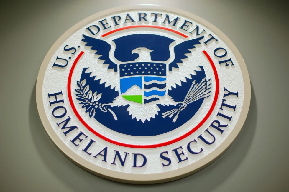 Corte avala detención de migrantes sin fianza en política de Trump