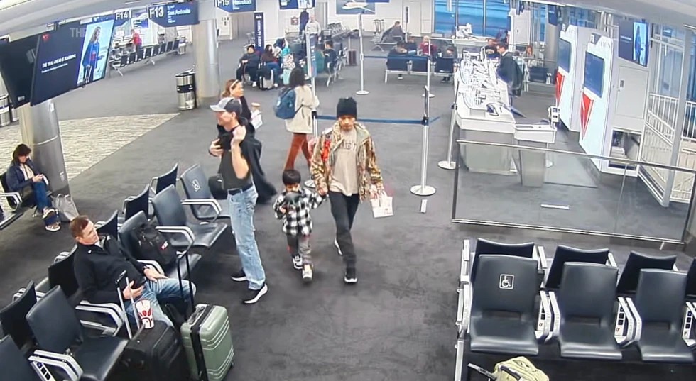 ICE usa vuelos comerciales para deportar migrantes sin visibilidad pública